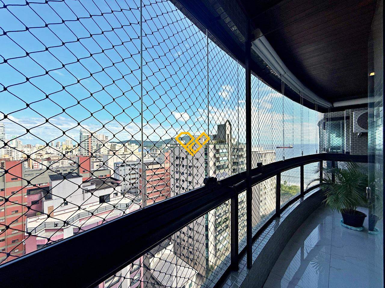 Apartamento à venda no Embaré: Varanda