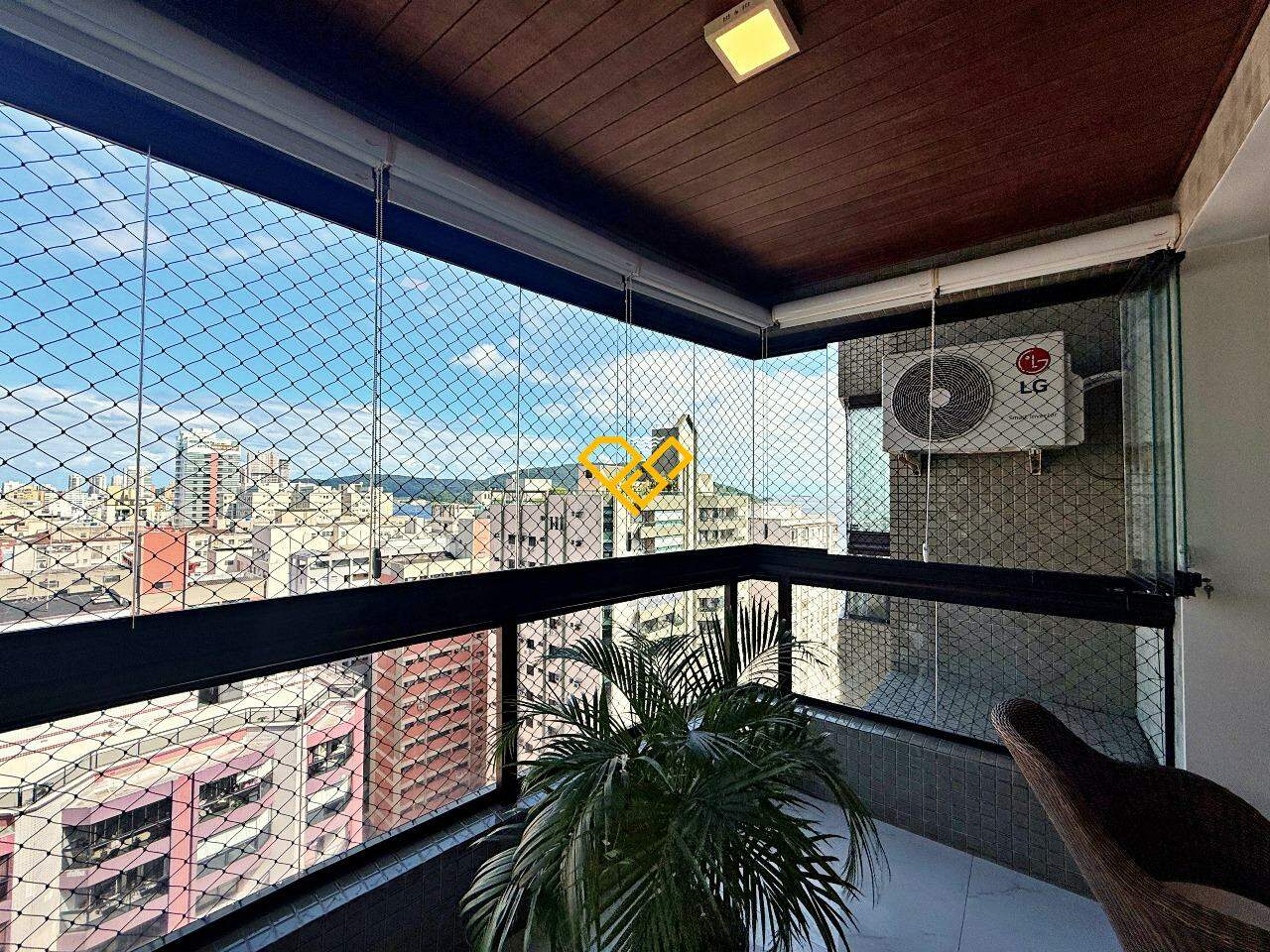 Apartamento à venda no Embaré: Varanda