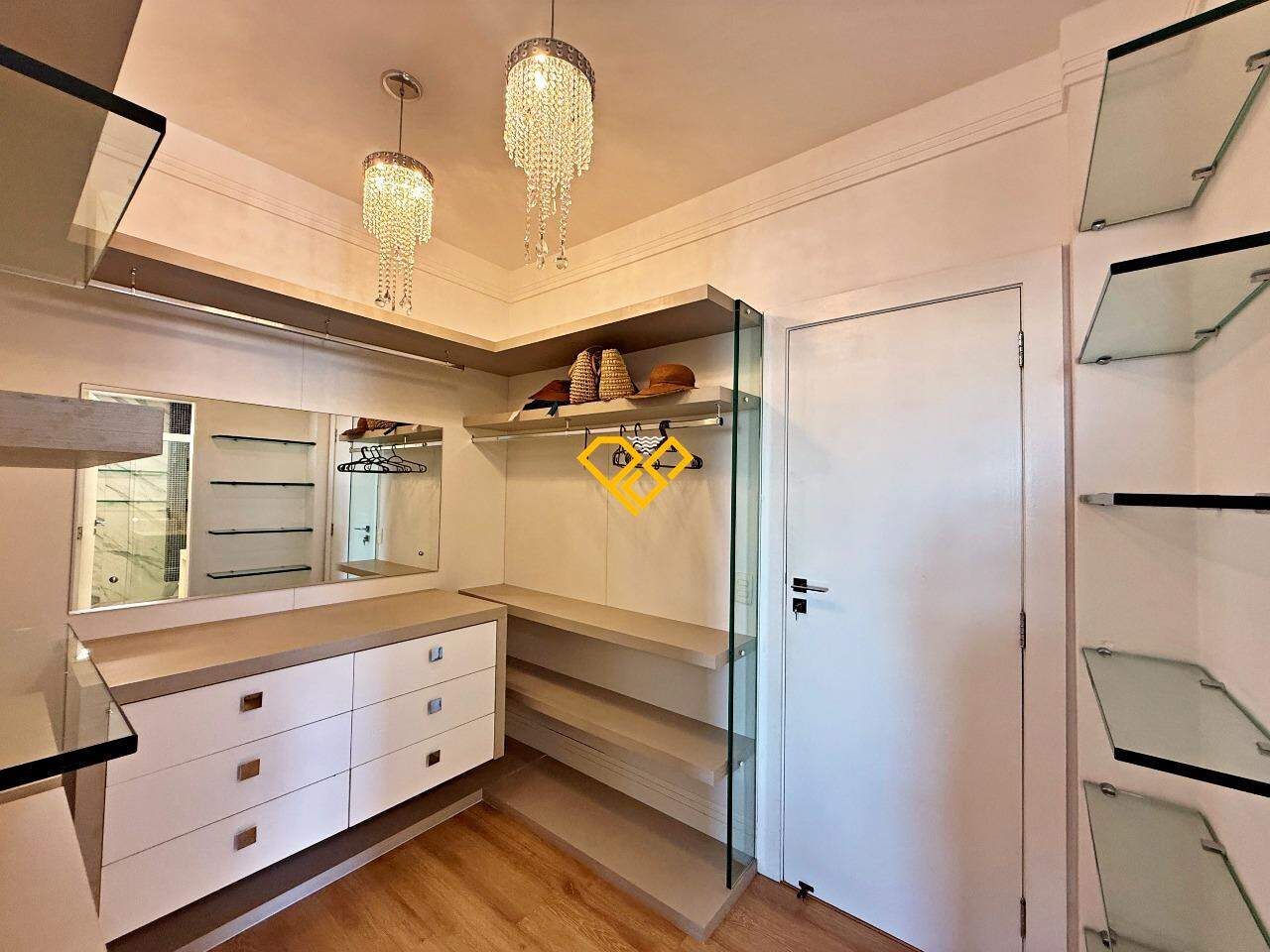 Apartamento à venda no Embaré: Suíte 1 - master - closet