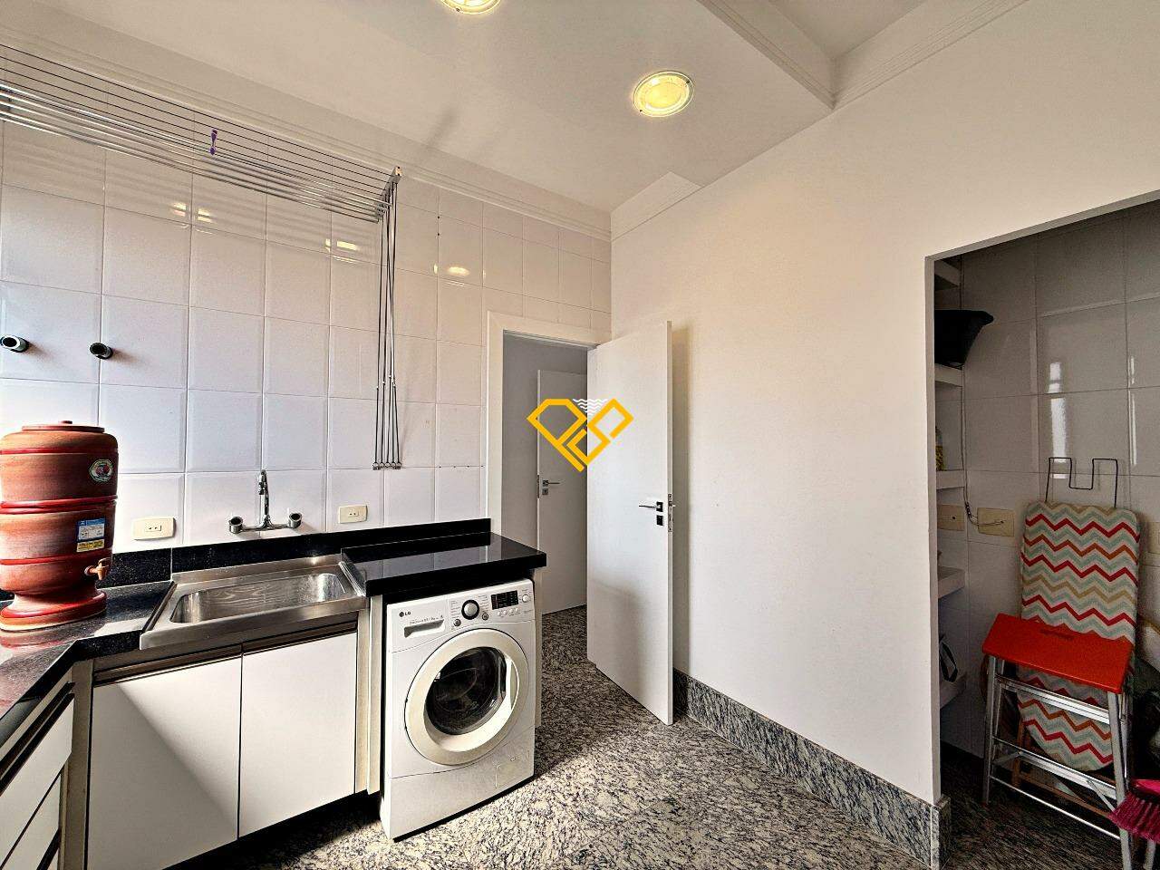 Apartamento à venda no Embaré: Área de serviço