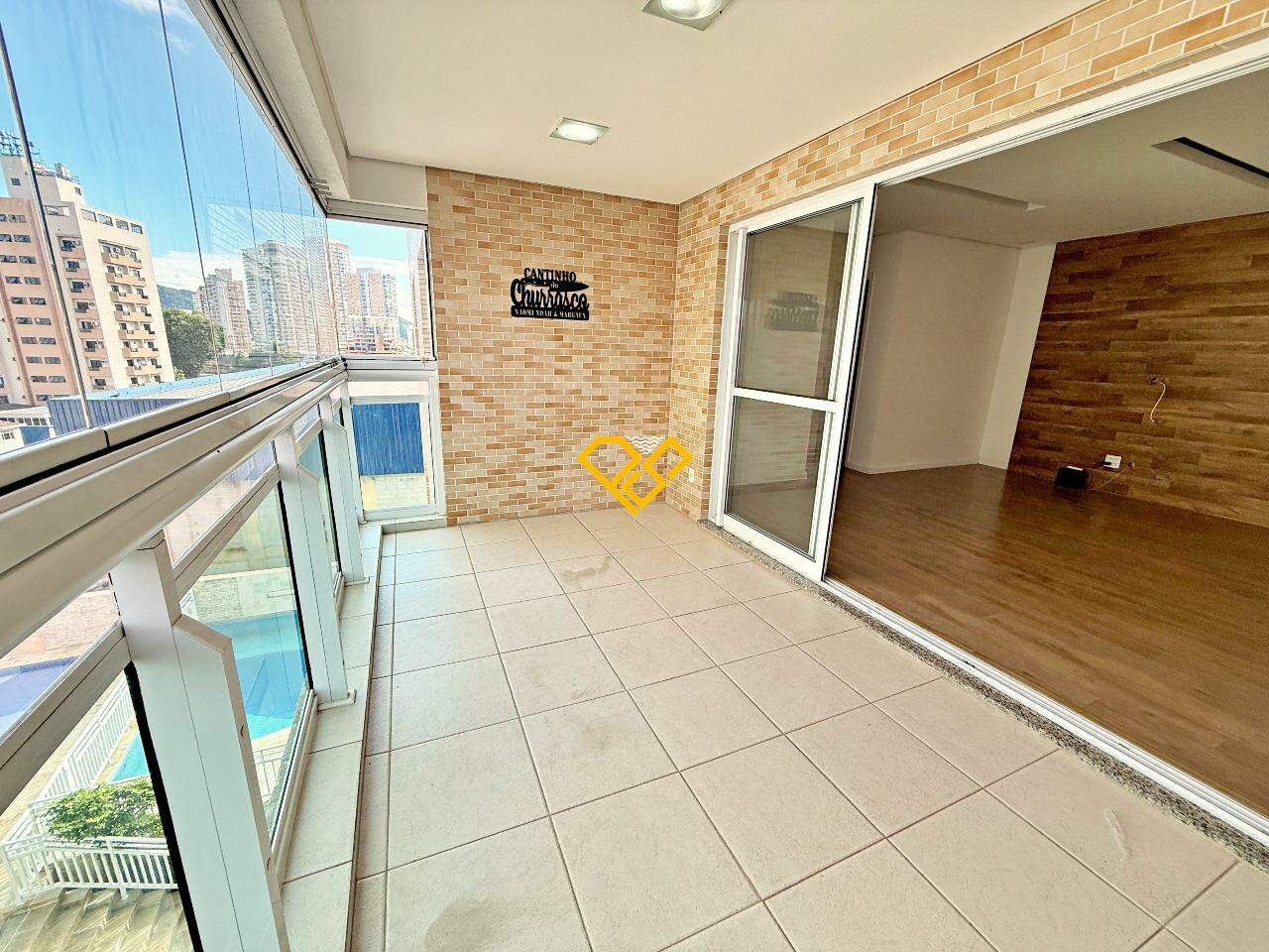 Apartamento para aluguel no Ponta da Praia: Varanda