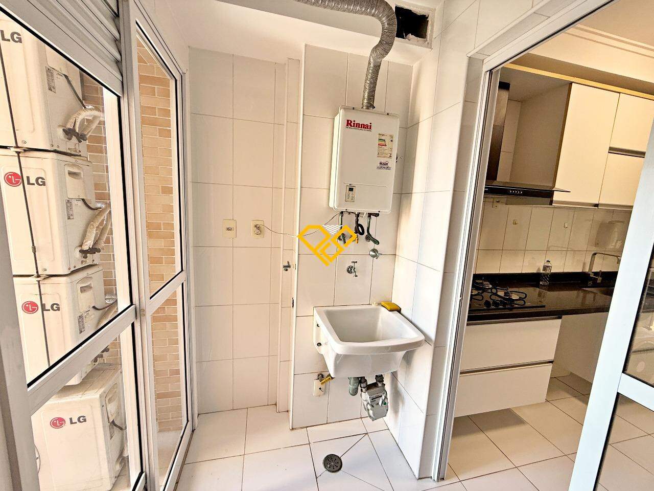 Apartamento para aluguel no Ponta da Praia: Área de serviço