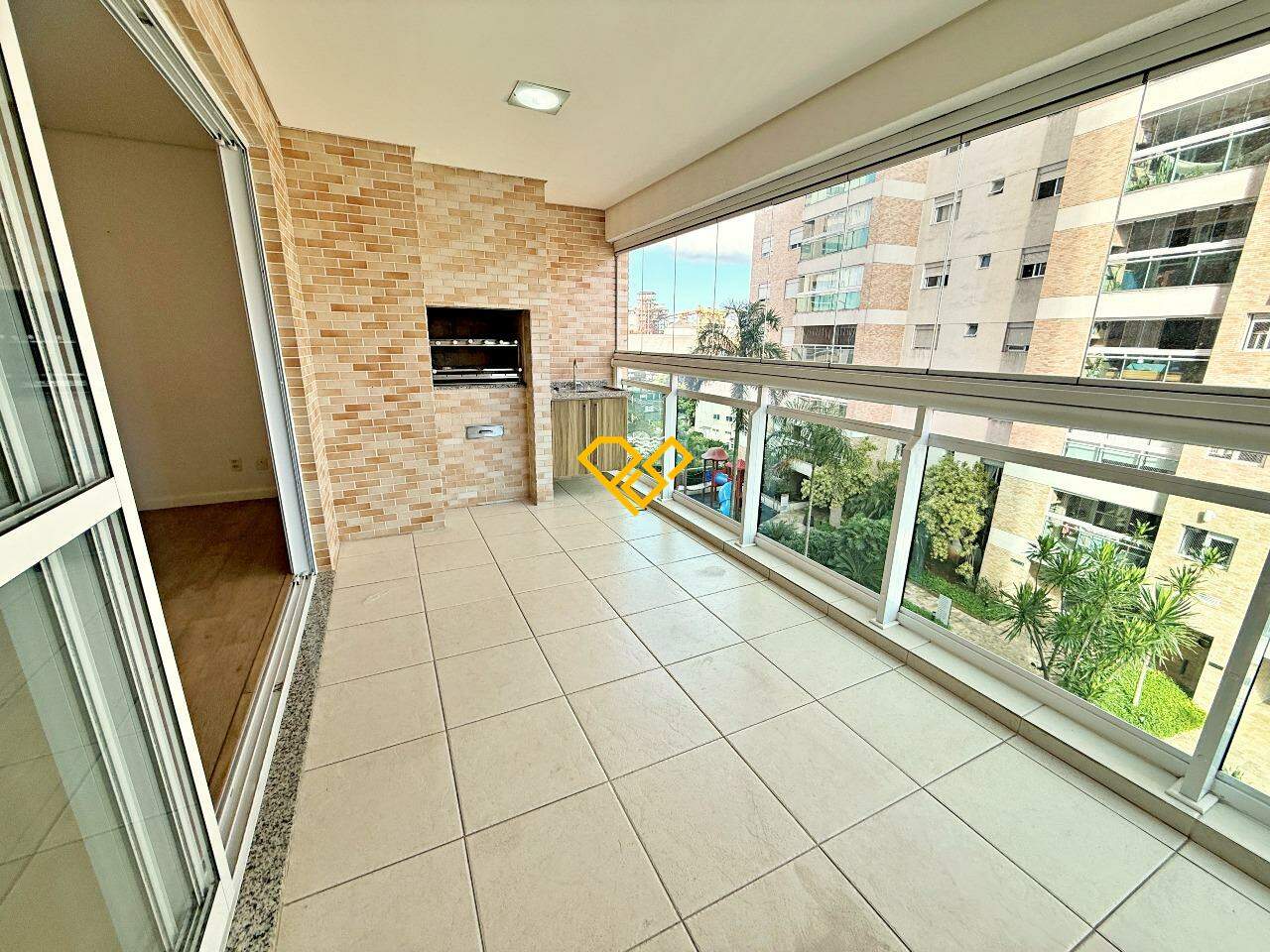 Apartamento para aluguel no Ponta da Praia: Varanda