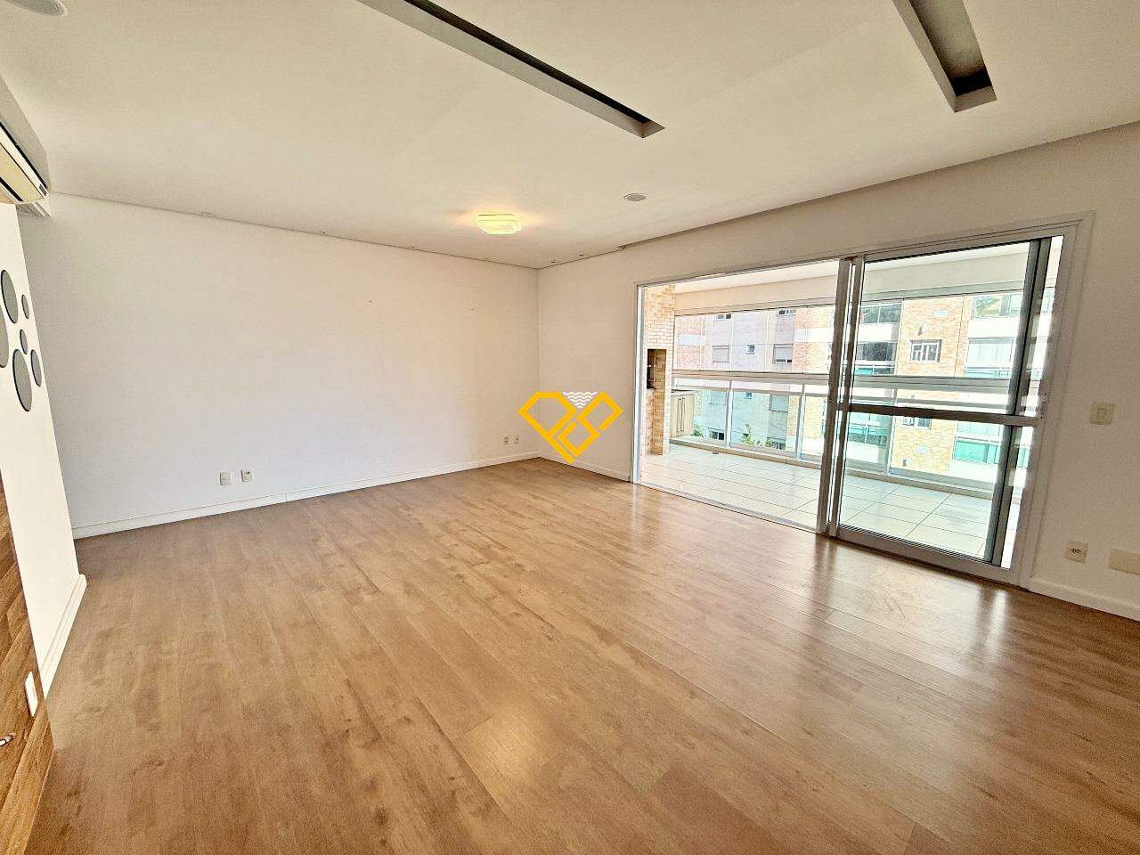 Apartamento para aluguel no Ponta da Praia: Sala