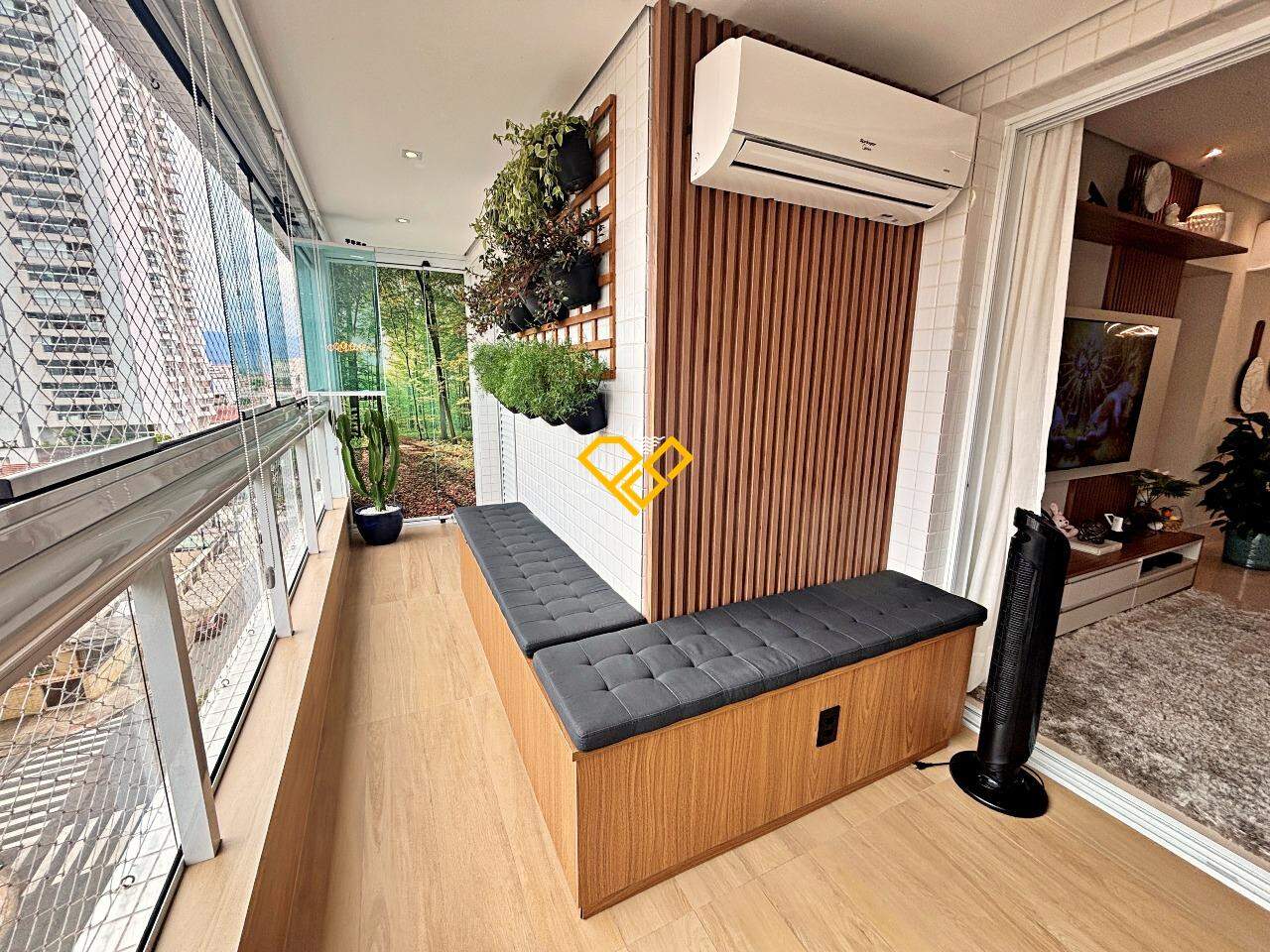 Apartamento à venda no Embaré: Varanda