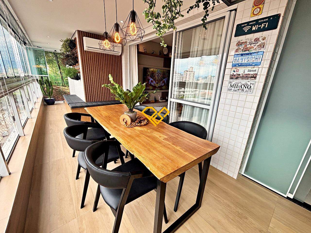Apartamento à venda no Embaré: Varanda