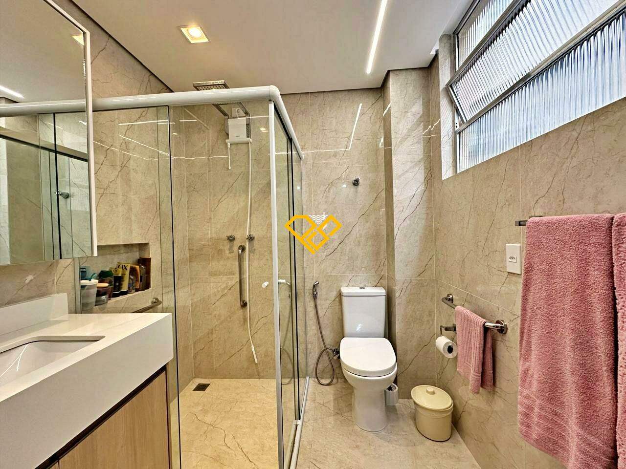 Apartamento à venda no Gonzaga: Wc suíte
