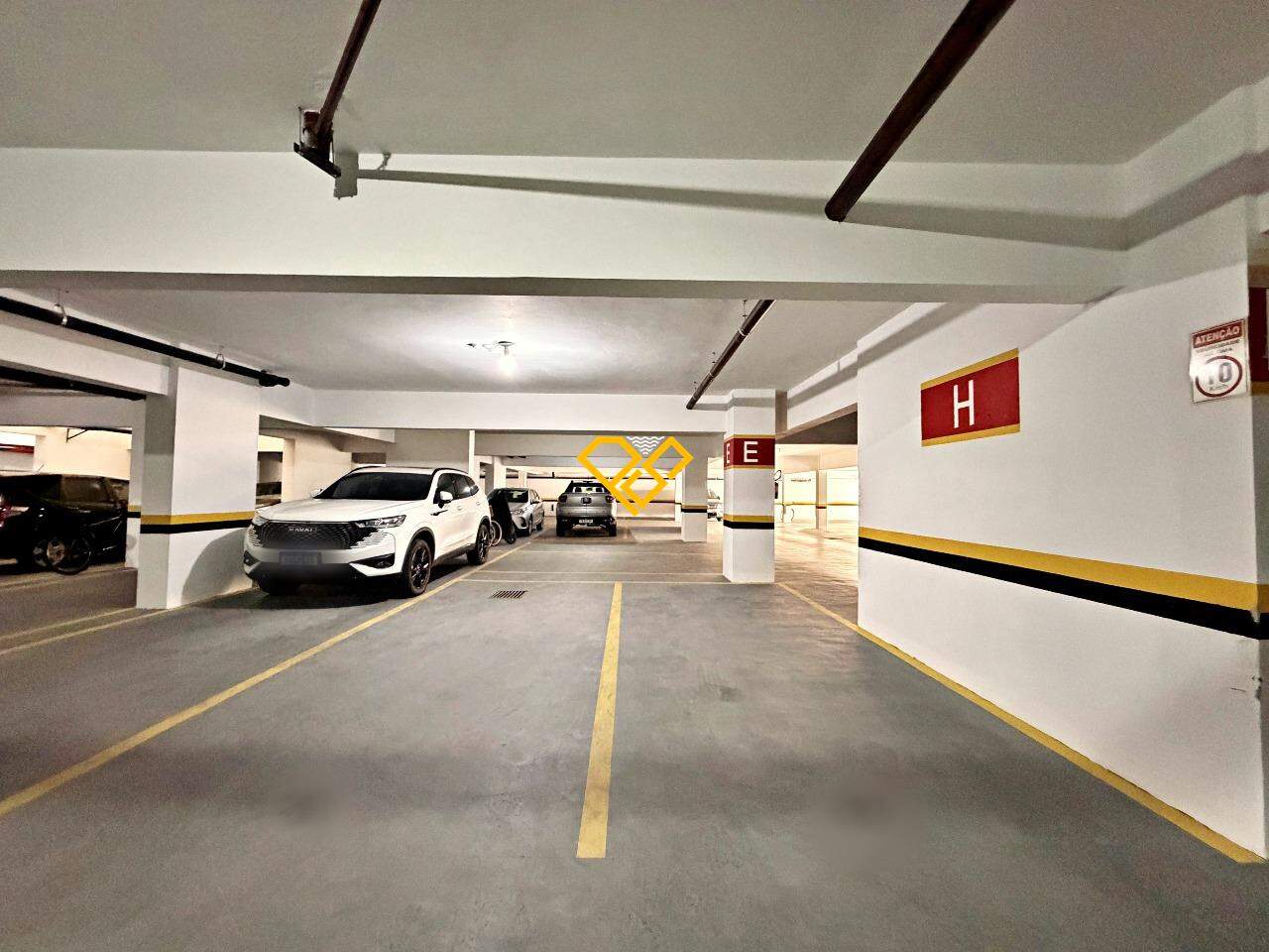 Apartamento à venda no Embaré: Garagem