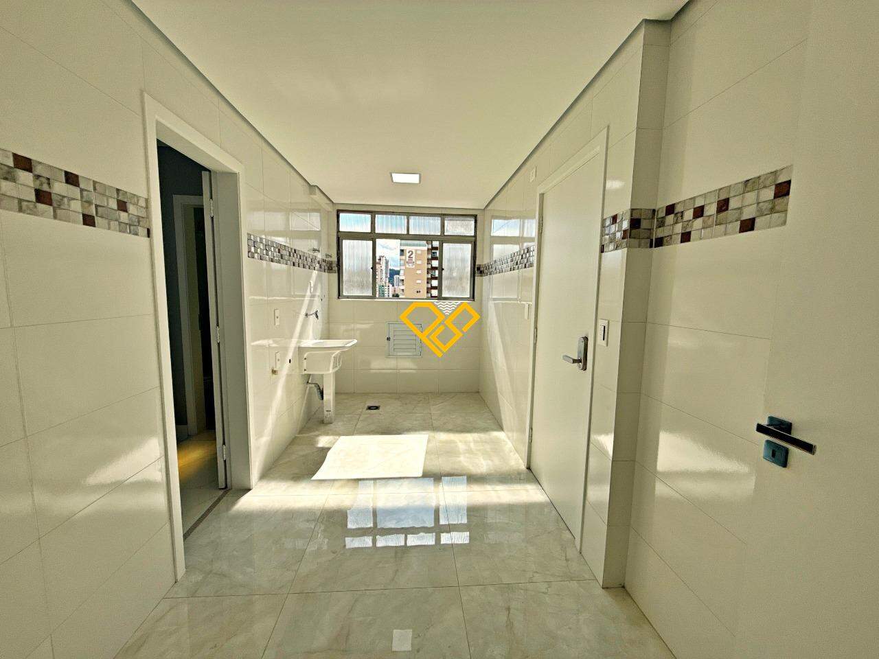 Cobertura à venda no Gonzaga: Área de serviço