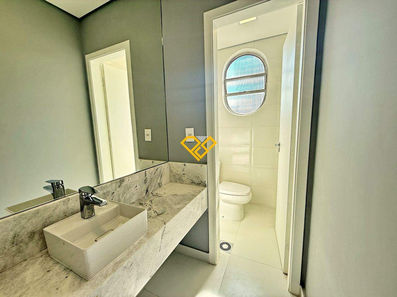 Cobertura à venda no Gonzaga: Lavabo