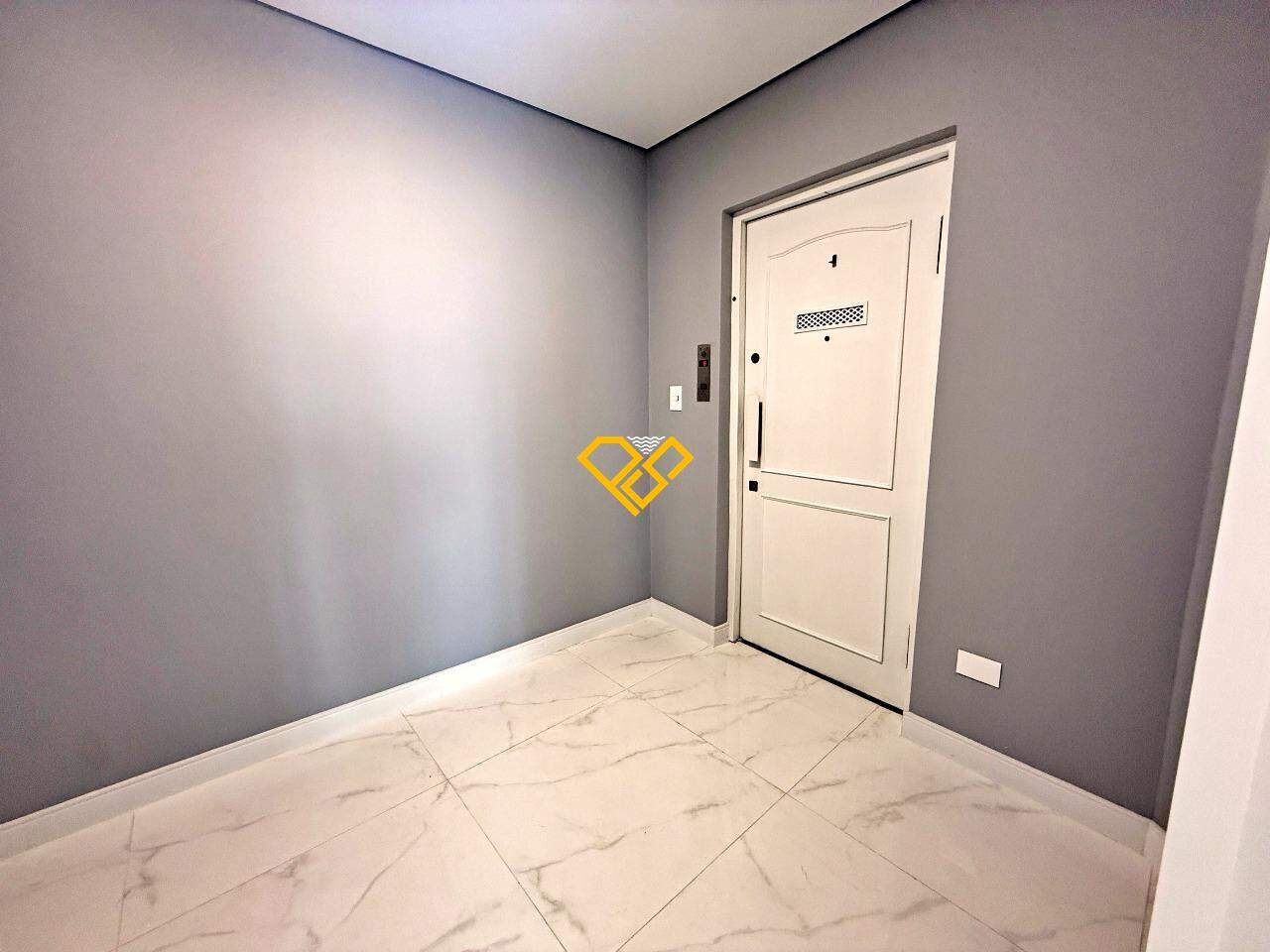 Cobertura à venda no Gonzaga: Hall privativo