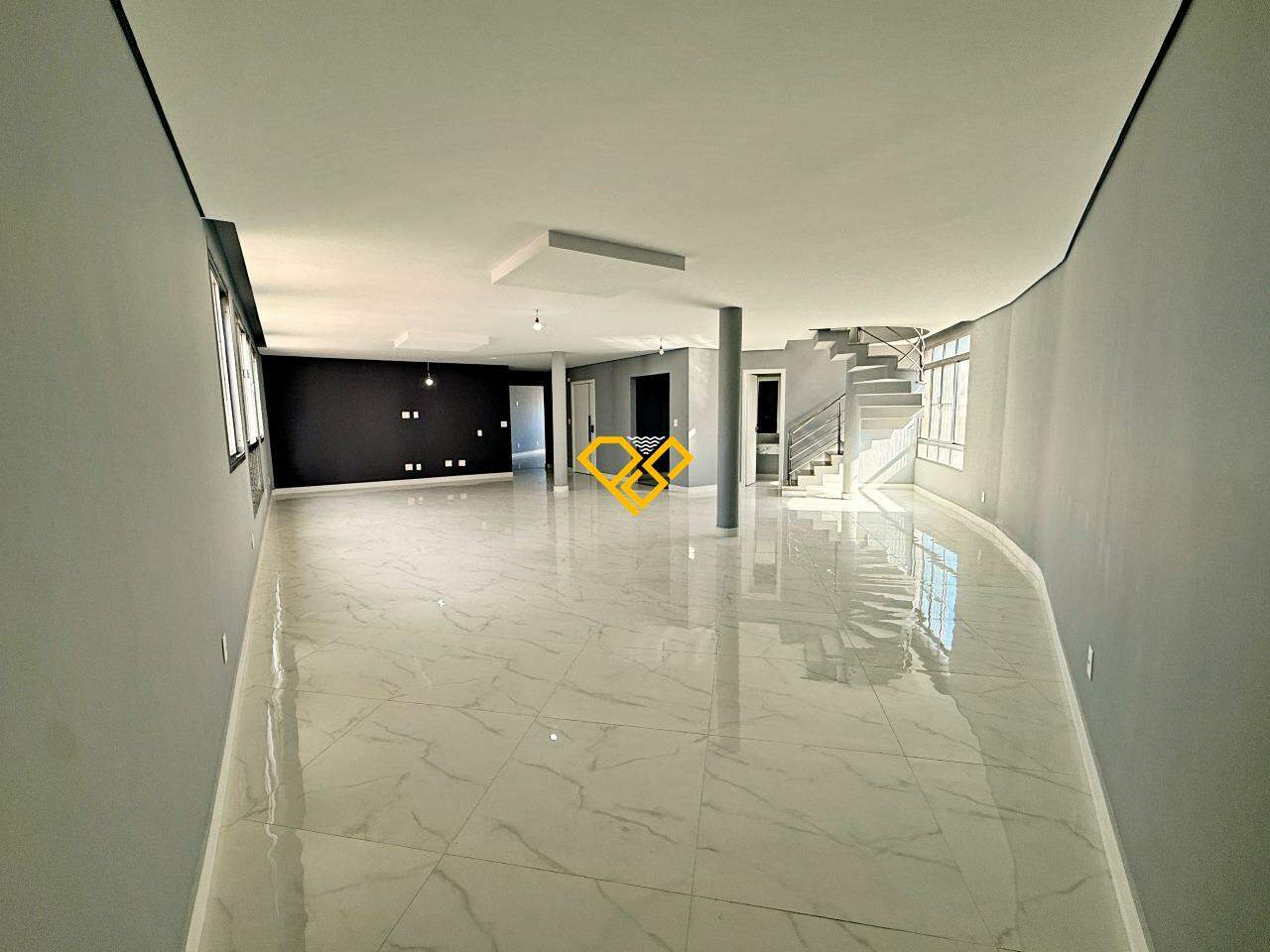 Cobertura à venda no Gonzaga: Sala 1° piso