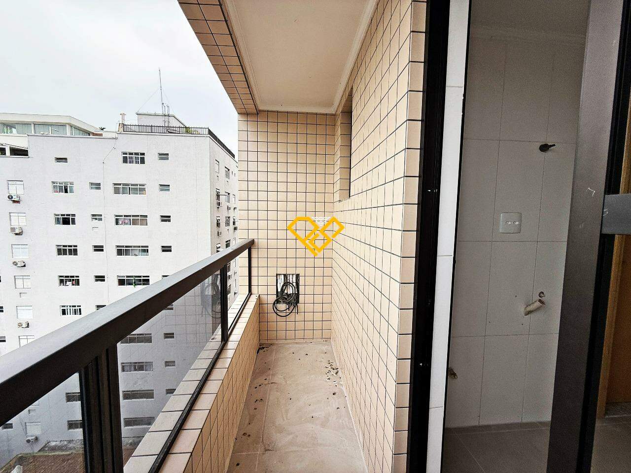 Apartamento à venda no Embaré: varanda técnica
