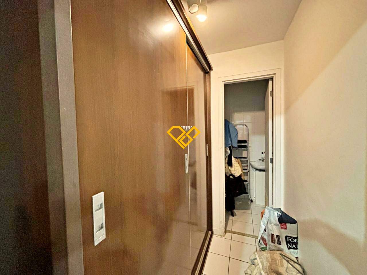 Apartamento à venda no Embaré: Dependência