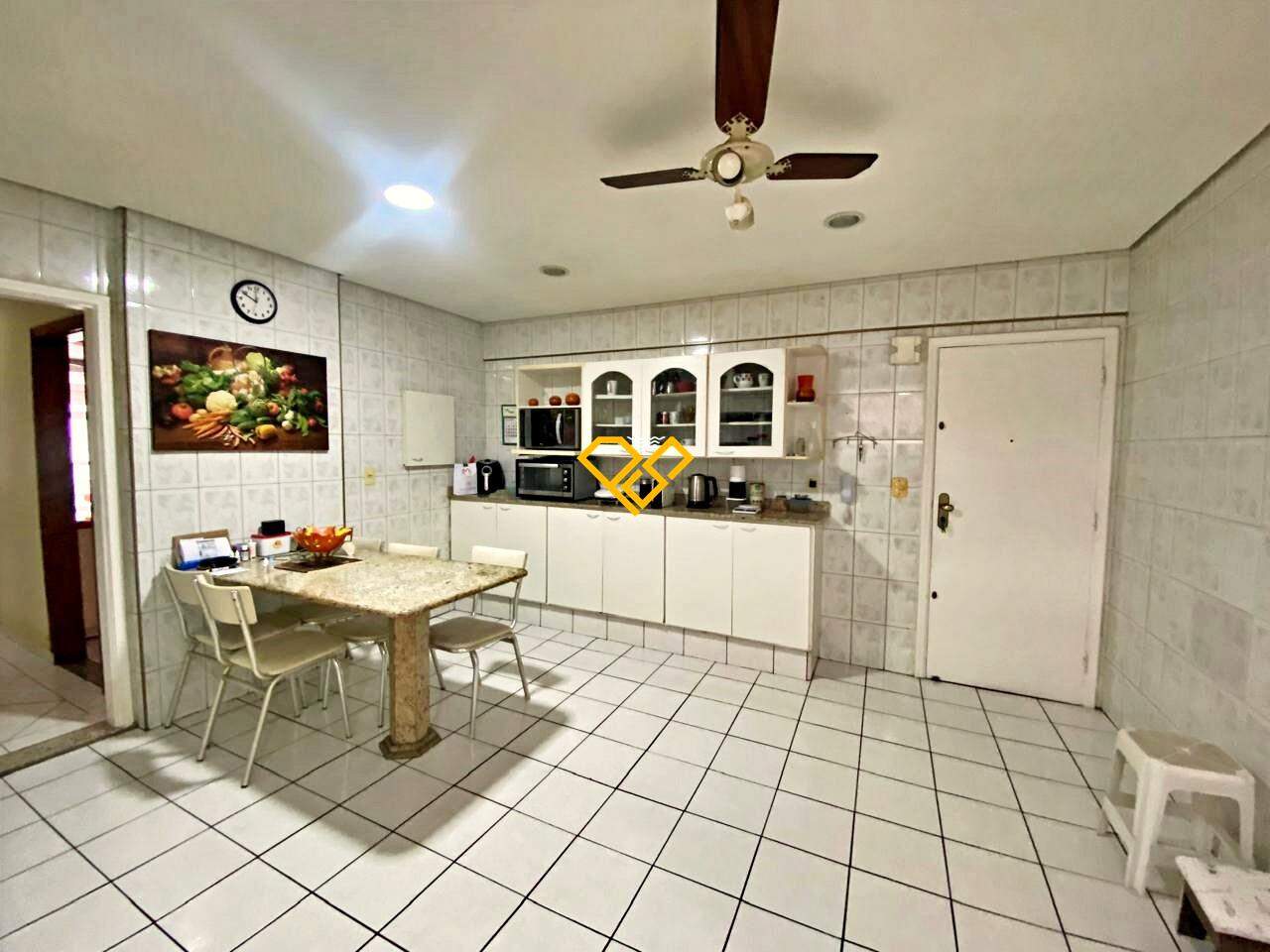 Apartamento à venda no Gonzaga: Cozinha