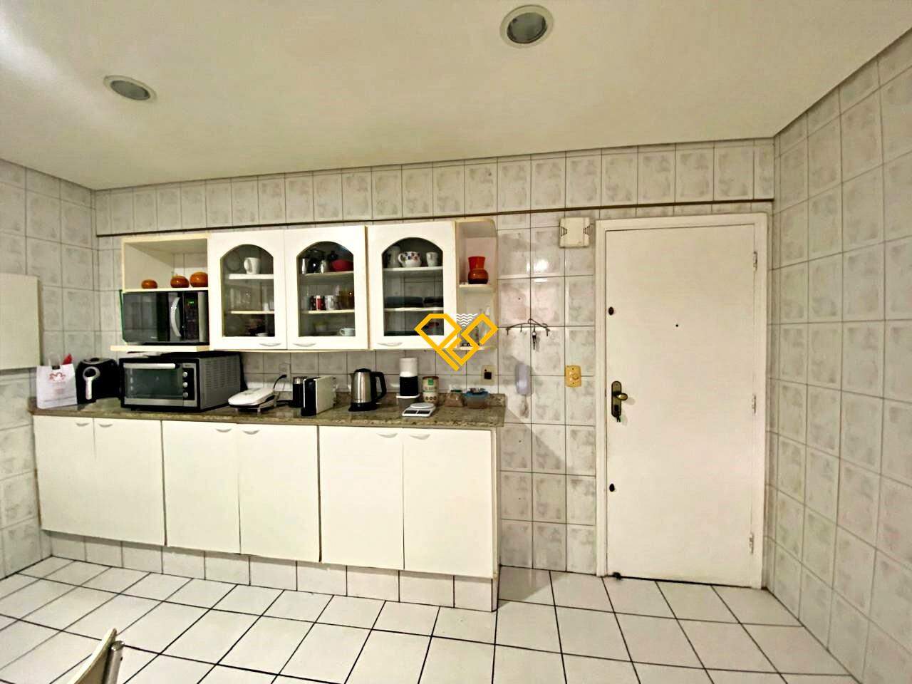 Apartamento à venda no Gonzaga: Cozinha