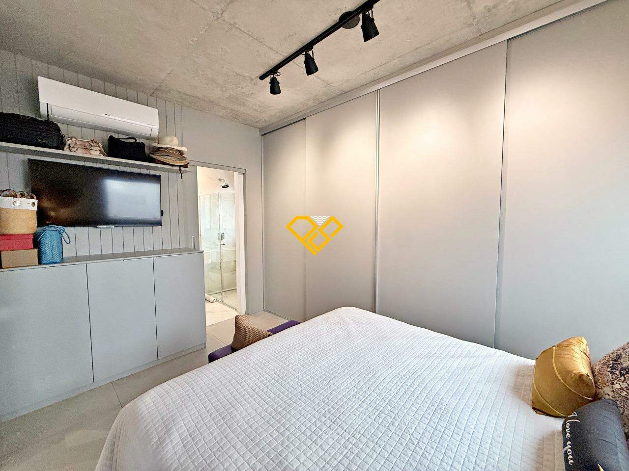 Apartamento à venda no Embaré: Dormitório suíte