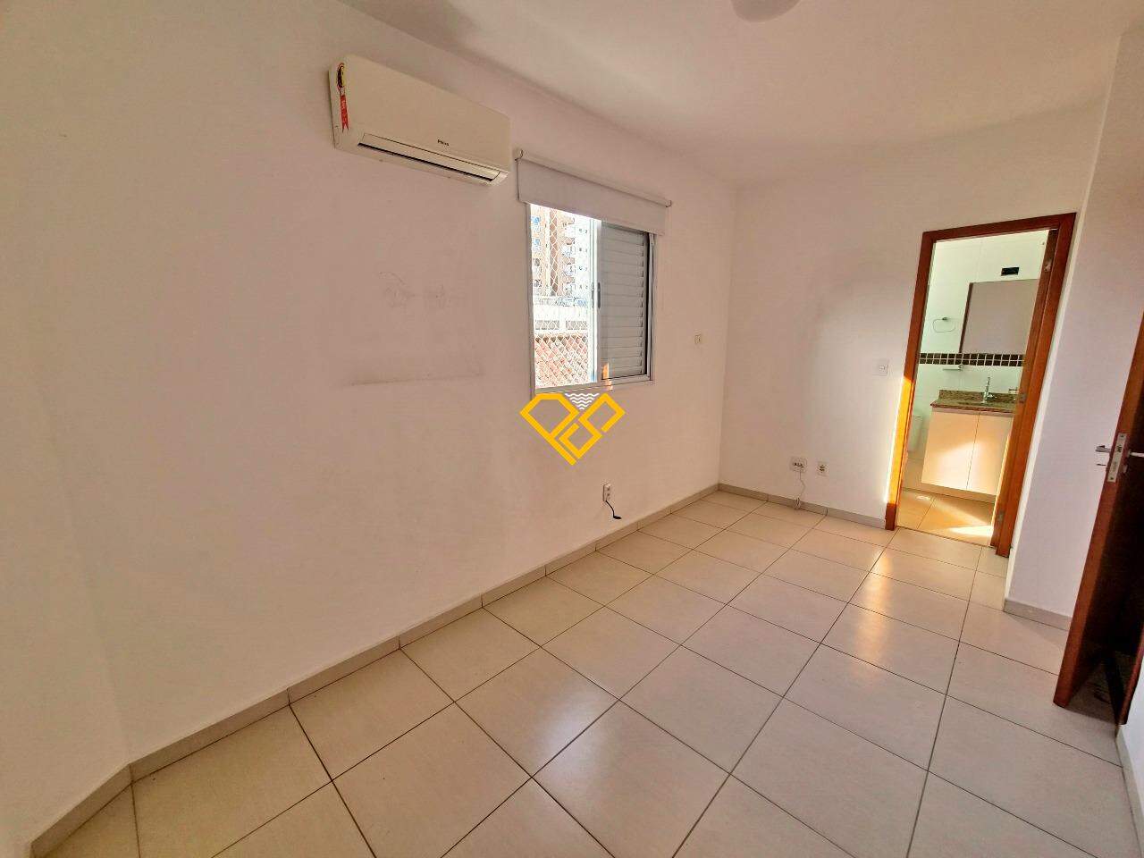 Casa à venda no Macuco: Dormitório 1 - suíte