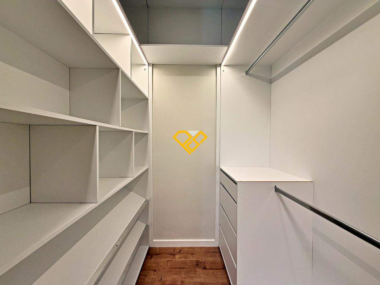 Apartamento à venda no Pompéia: Dormitório 1 - suíte - closet