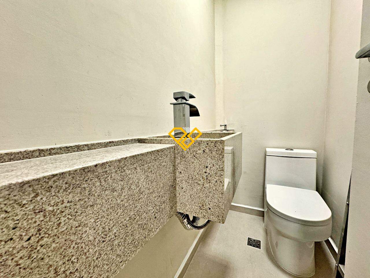 Apartamento à venda no Pompéia: Wc de serviço