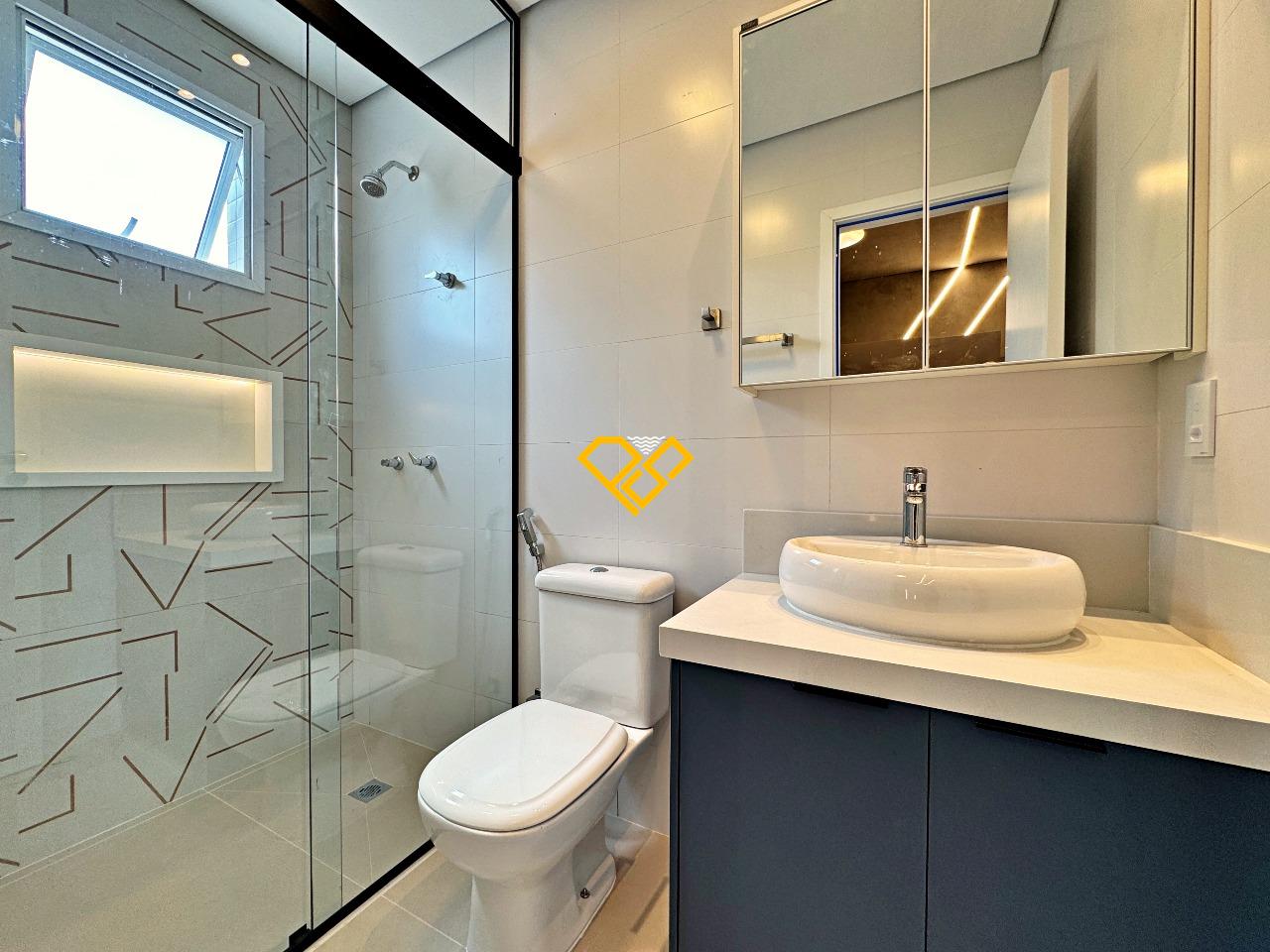 Cobertura para aluguel no Embaré: Wc suíte 3