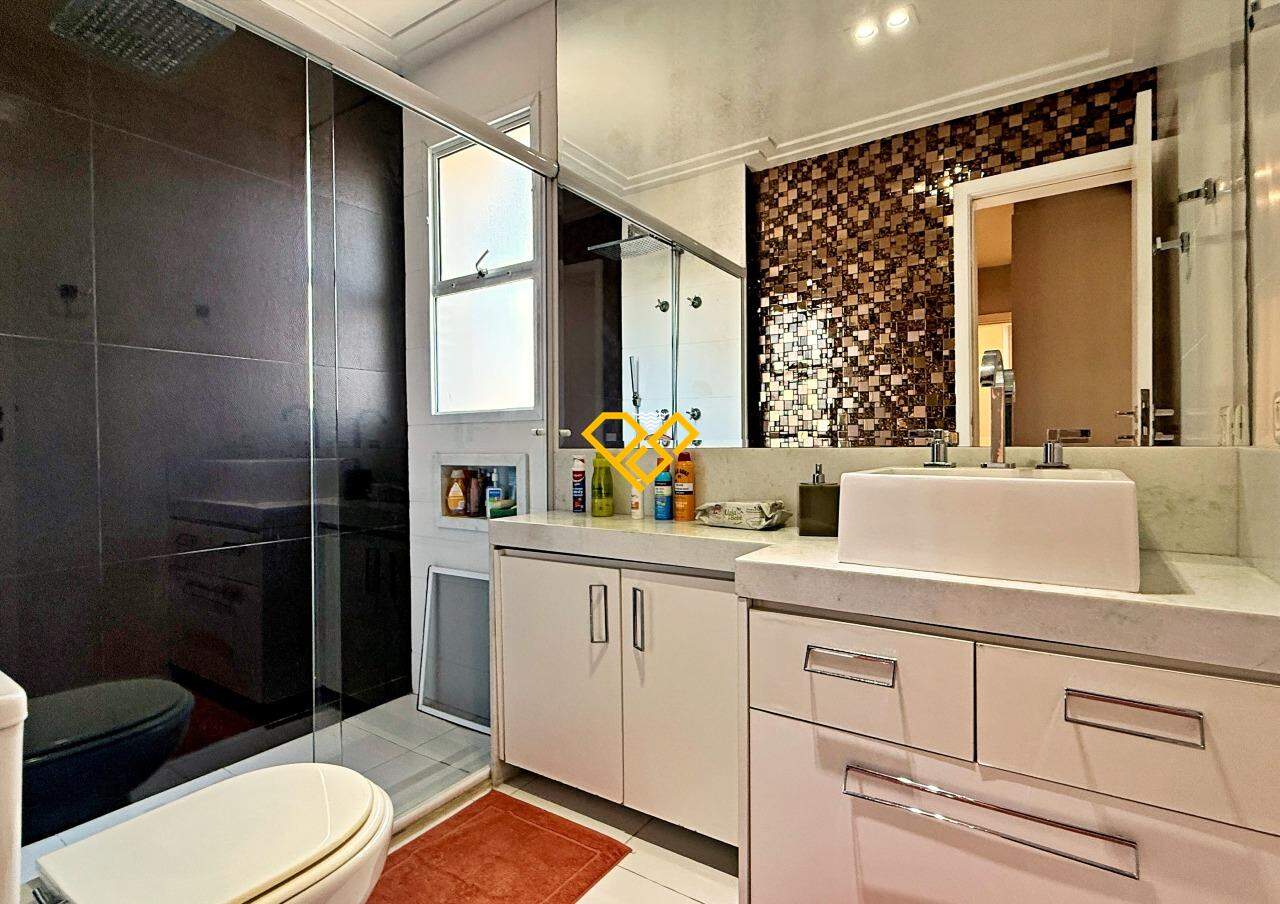 Apartamento para aluguel no José Menino: Wc suíte