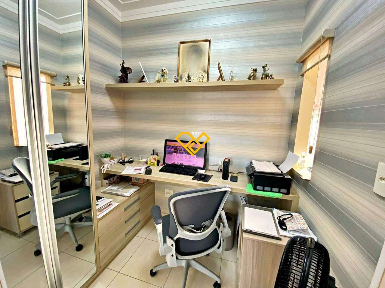 Apartamento à venda no Embaré: Escritório