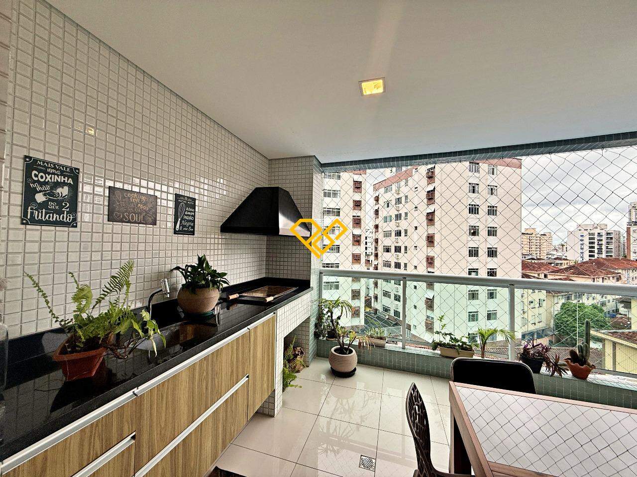 Apartamento à venda no Gonzaga: Varanda com churrasqueira