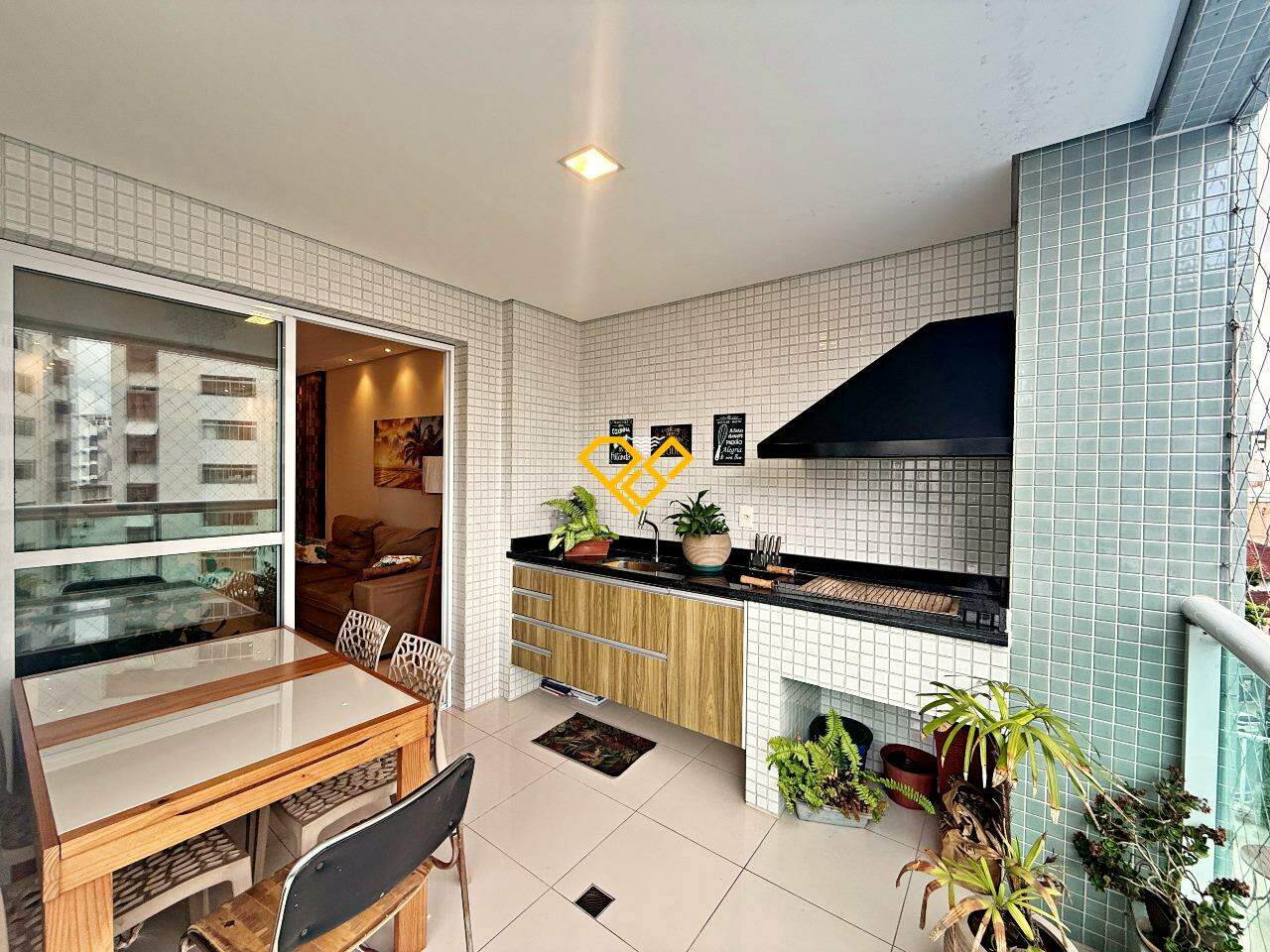 Apartamento à venda no Gonzaga: Varanda com churrasqueira