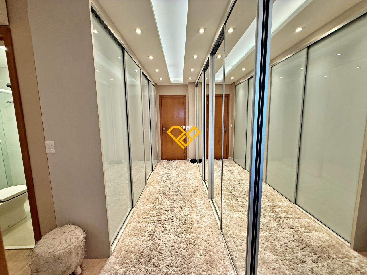 Apartamento à venda no Gonzaga: Suíte 1 - master - closet