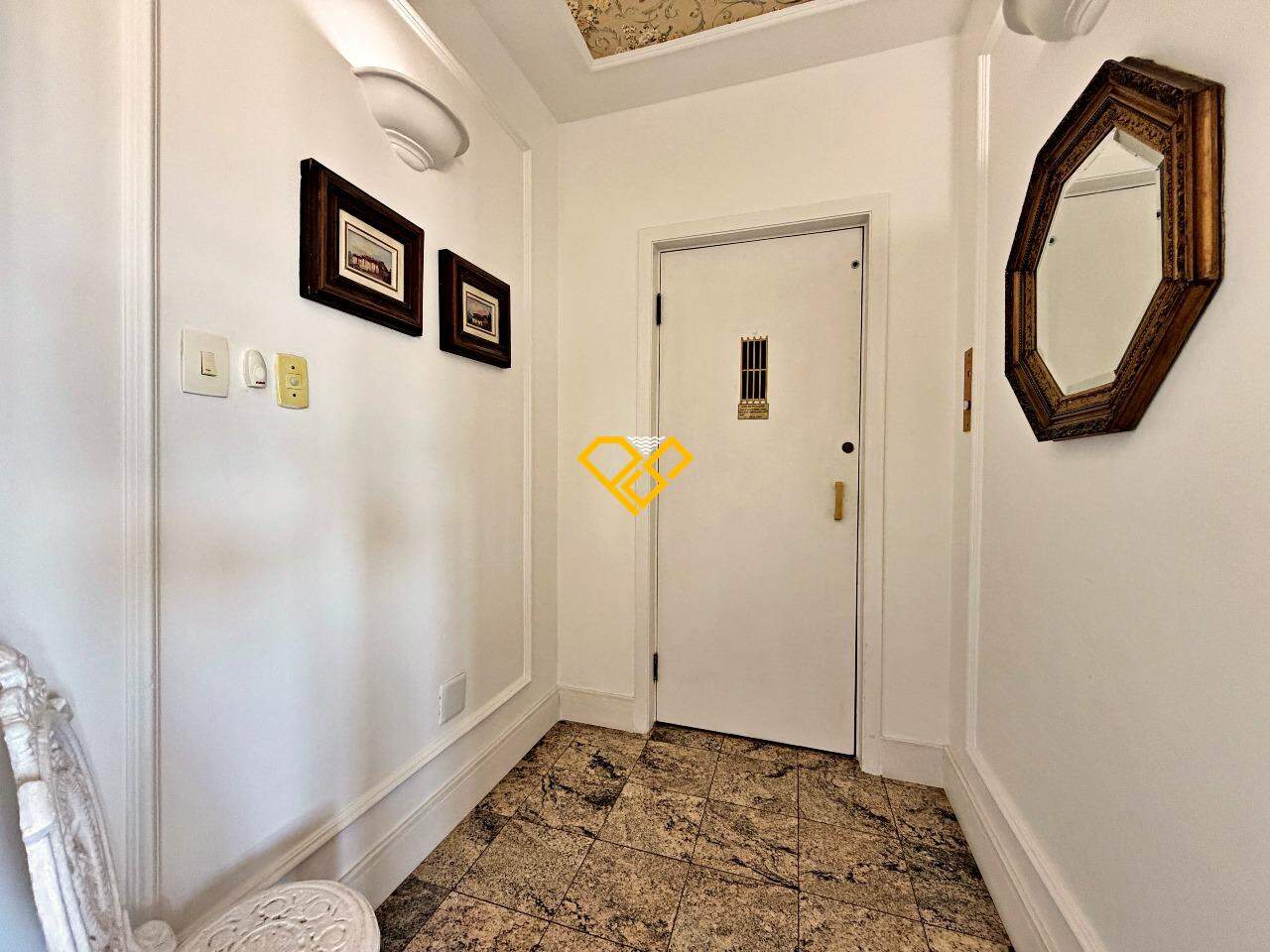 Apartamento à venda no José Menino: Hall privativo