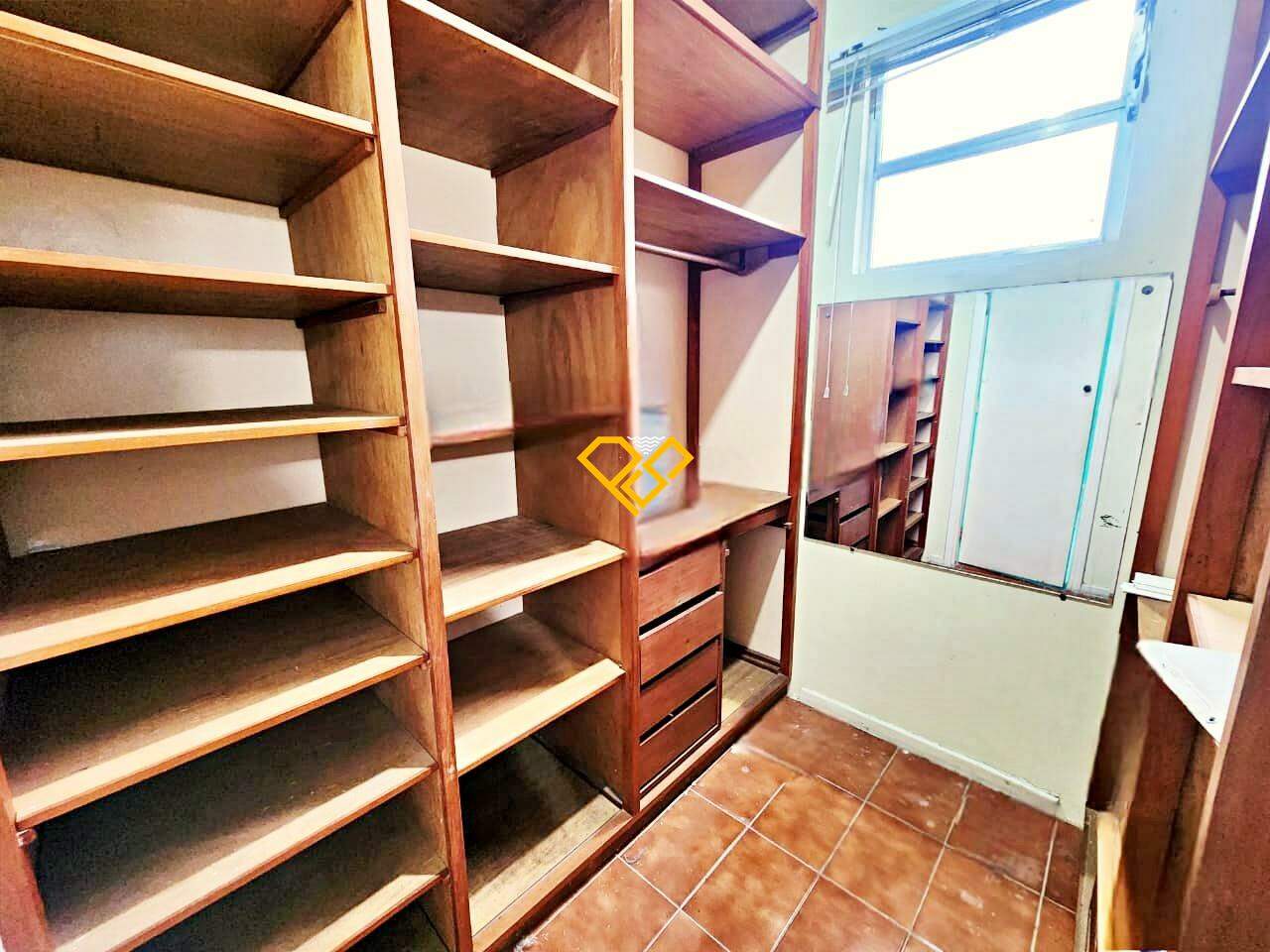 Apartamento à venda no Gonzaga: Dormitório 1 - suíte - closet