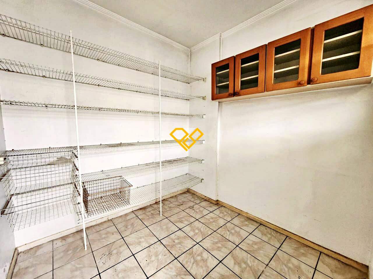 Apartamento à venda no Gonzaga: Dependência
