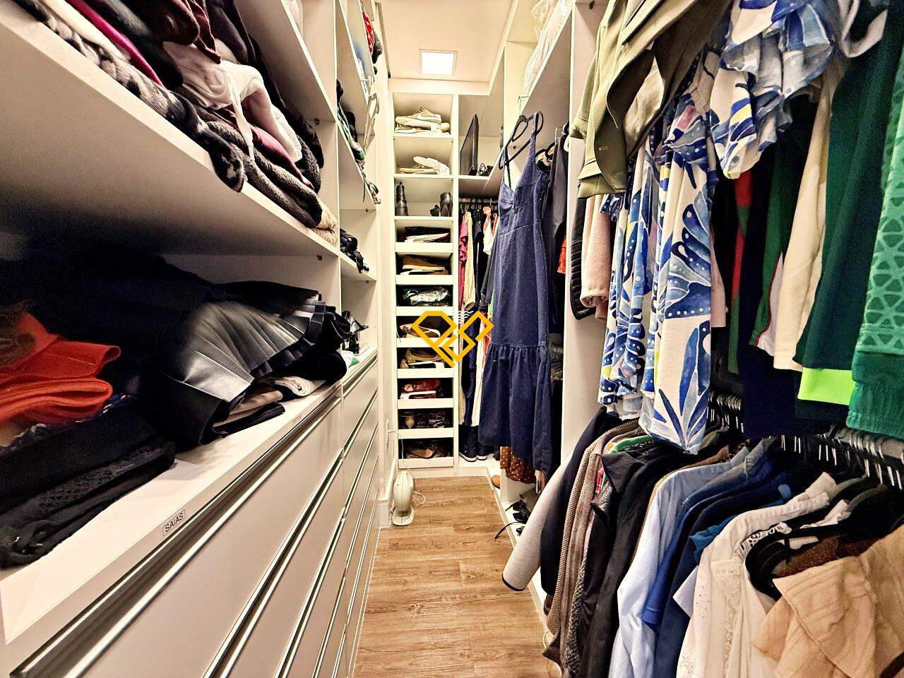 Apartamento à venda no Embaré: Suíte 1 - master - closet