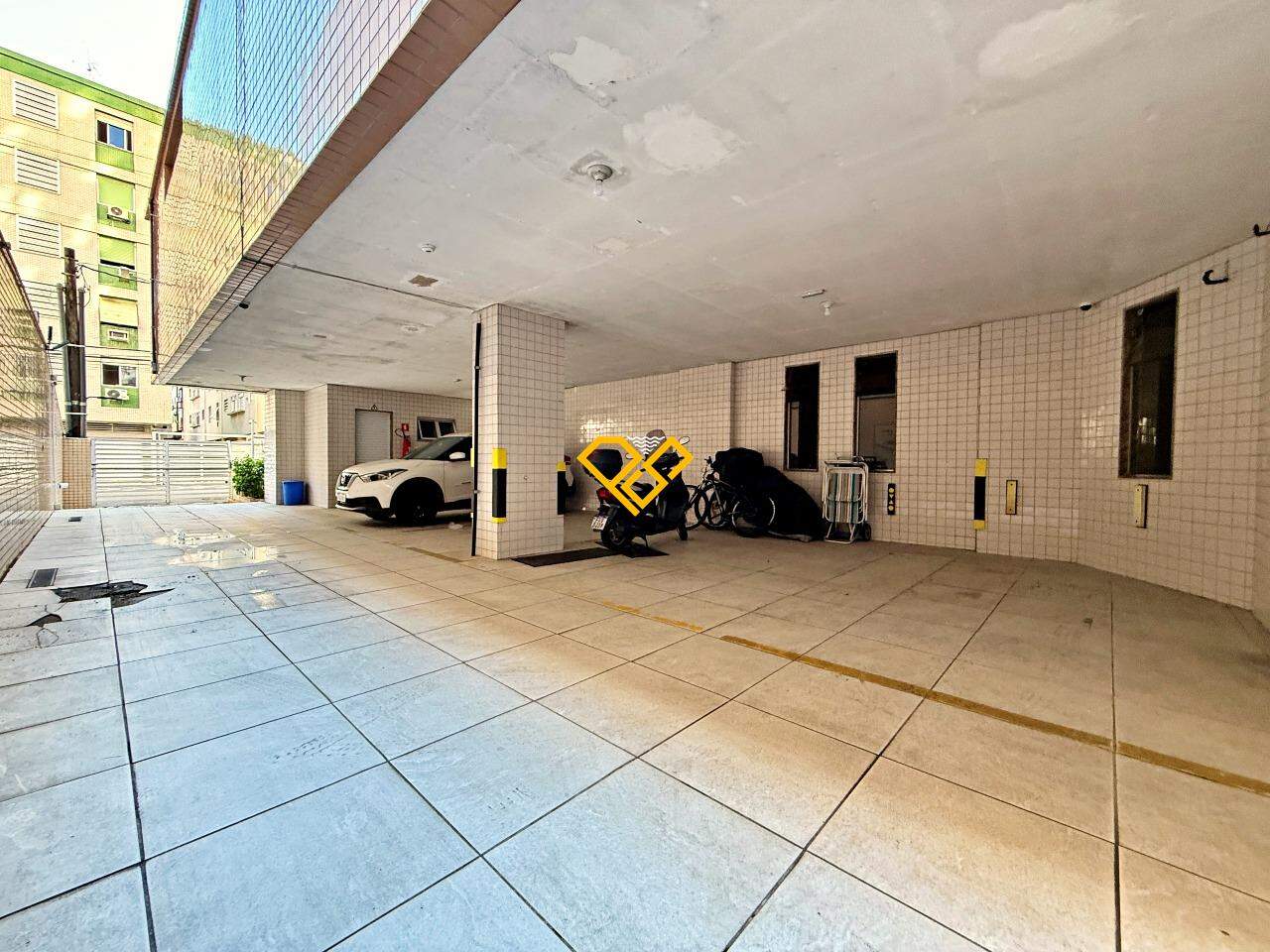 Apartamento à venda no Embaré: Garagem