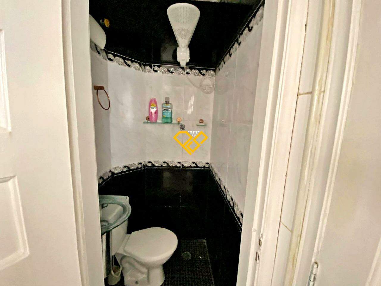Apartamento à venda no Gonzaga: Wc de serviço