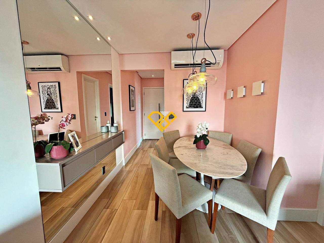 Apartamento à venda no Ponta da Praia: Sala