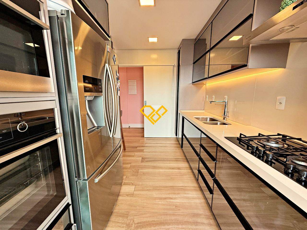 Apartamento à venda no Ponta da Praia: Cozinha