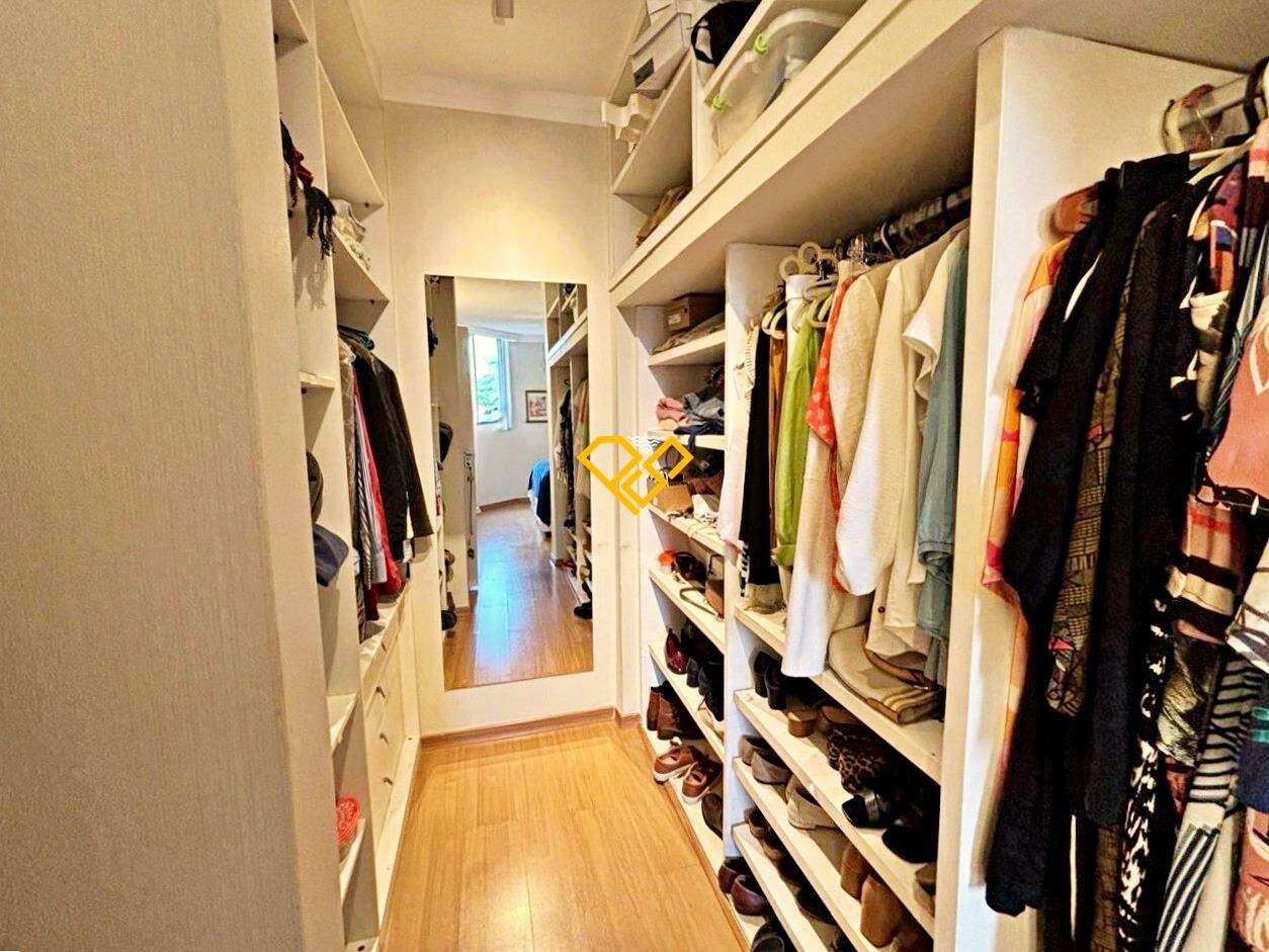 Apartamento à venda no Aparecida: Dormitório 1 - suíte = closet