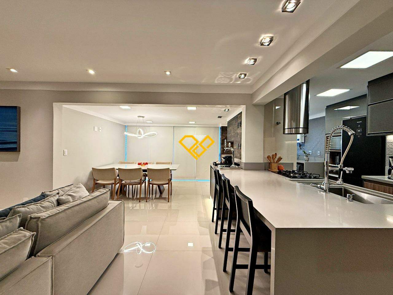 Apartamento à venda no Ponta da Praia: Varanda