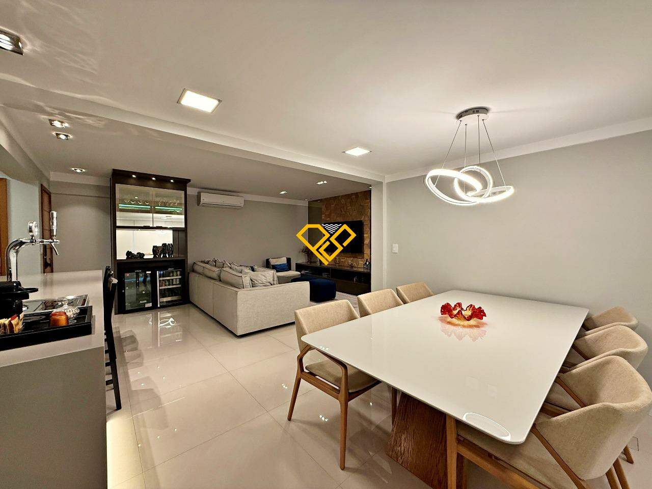 Apartamento à venda no Ponta da Praia: Sala