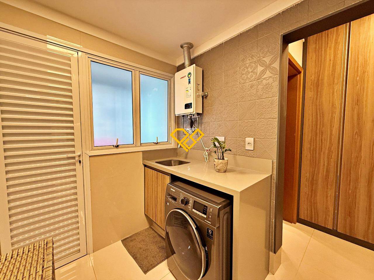 Apartamento à venda no Ponta da Praia: Área de serviço