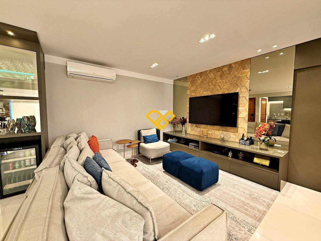 Apartamento à venda no Ponta da Praia: Sala