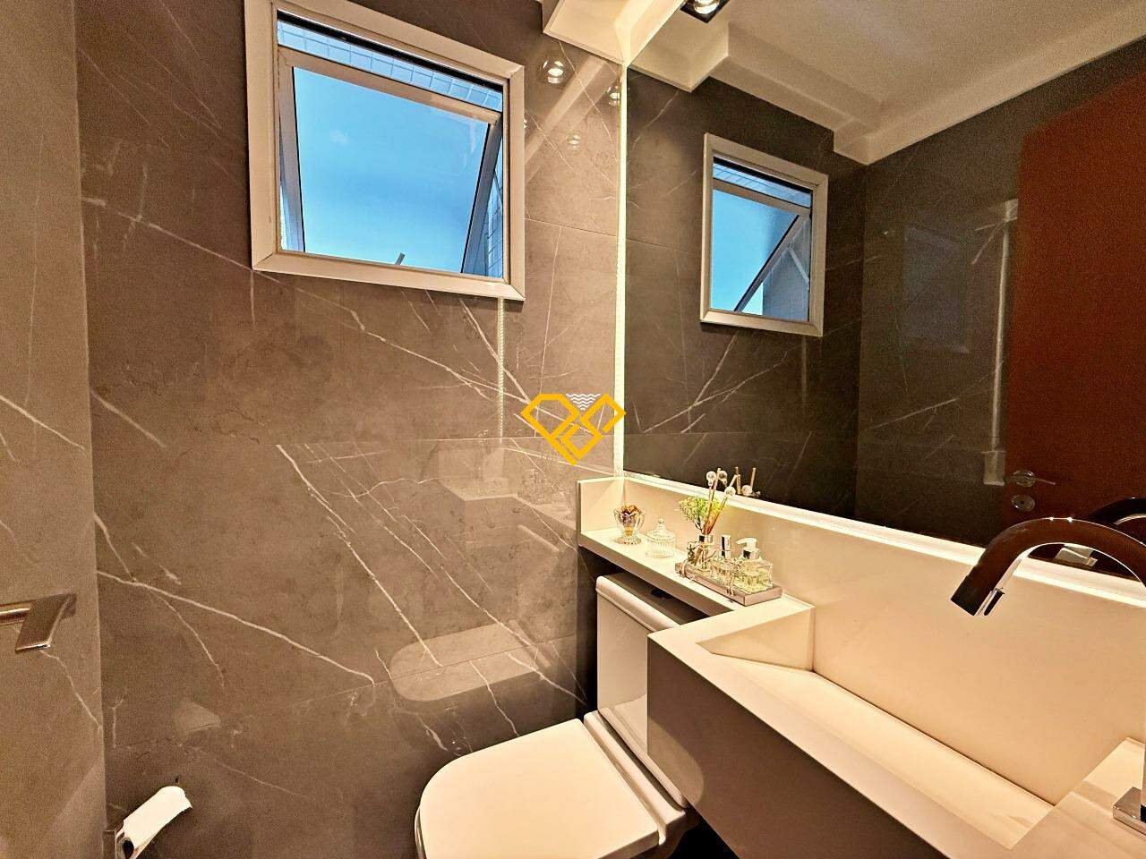 Apartamento à venda no Ponta da Praia: Lavabo