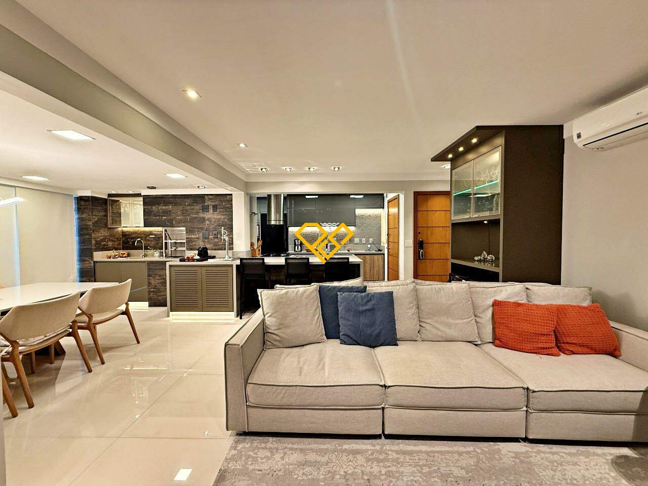 Apartamento à venda no Ponta da Praia: Sala