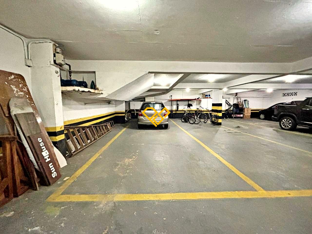 Apartamento à venda no Ponta da Praia: Garagem