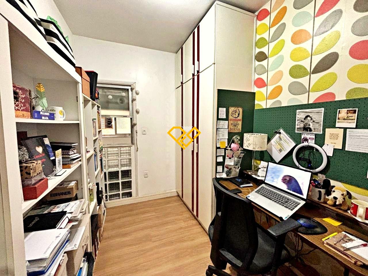 Apartamento à venda no Ponta da Praia: Dependência revertida