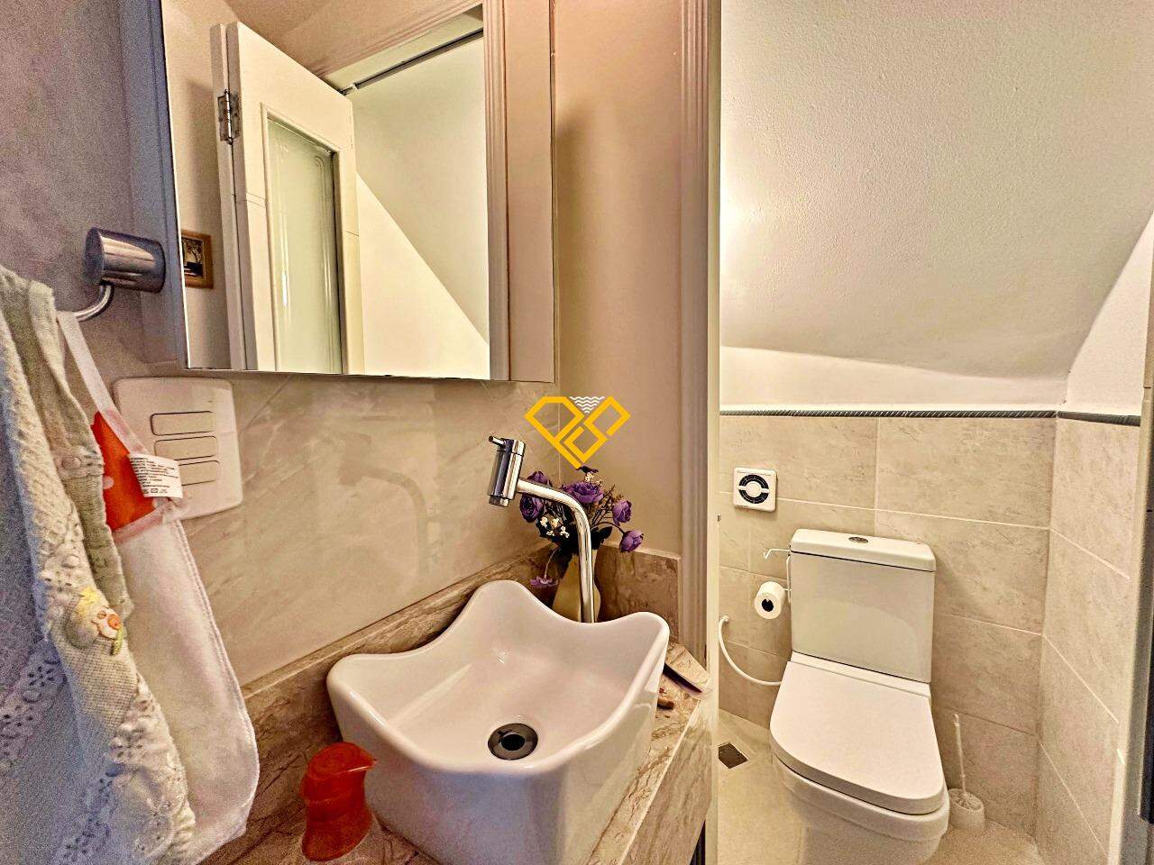 Sobrado à venda no Aparecida: Lavabo