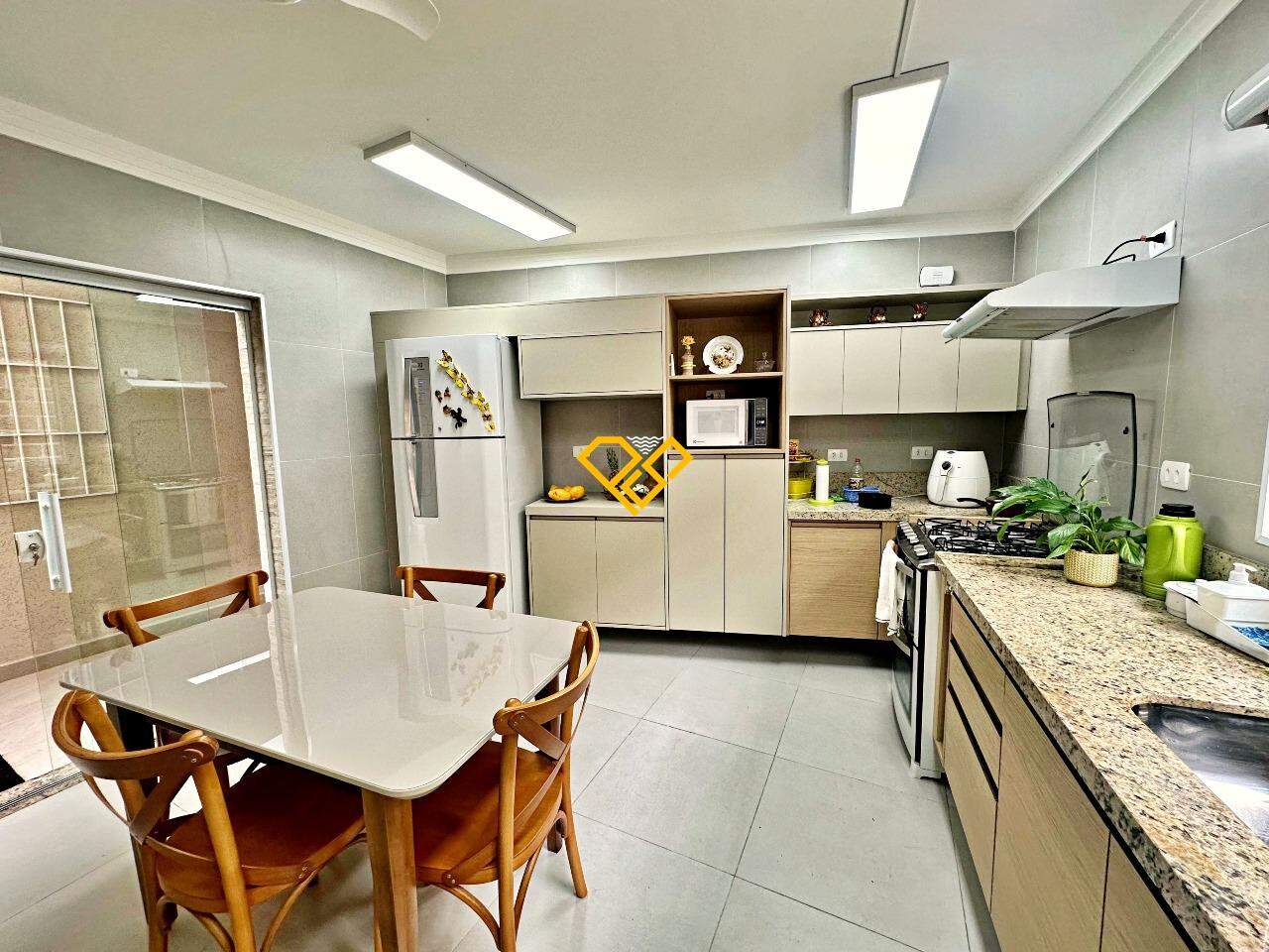Sobrado à venda no Aparecida: Cozinha