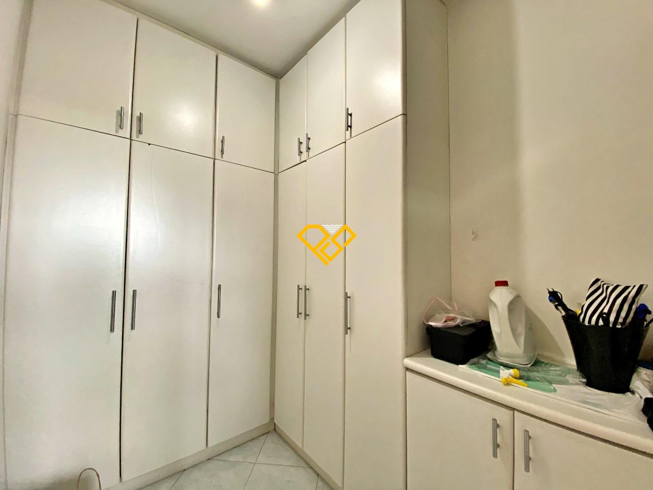 Apartamento à venda no Ponta da Praia: Dependência